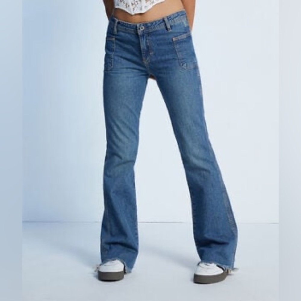 Free People Women's We the Free Izzy Fray Hem Low Rise Wide Leg Jeans.